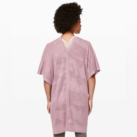 Lululemon Find Your Light Wrap in Heathered Vintage Mauve One Size. - Picture 13 of 16